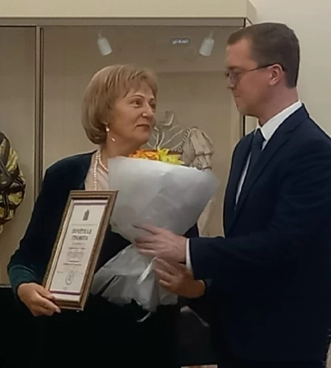 За вклад в литературу