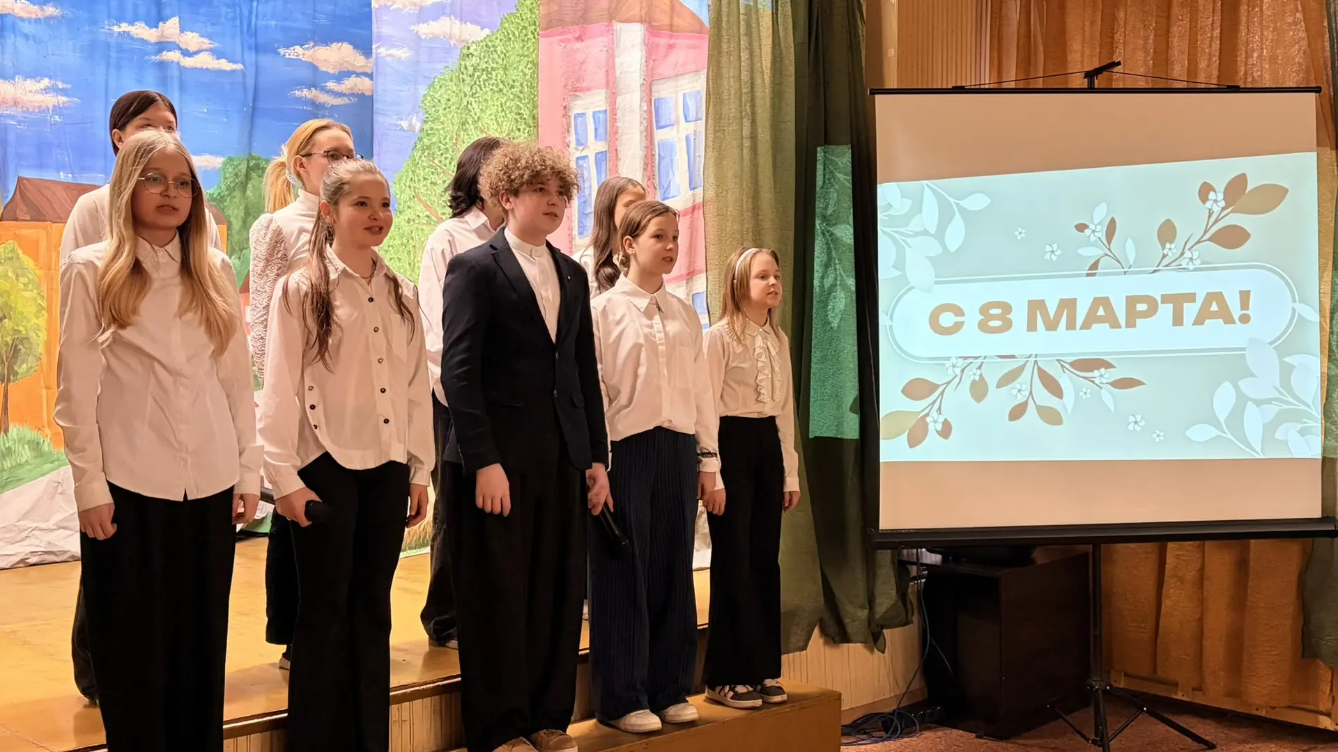 В преддверии Международного женского дня в школе №57 прошел праздничный концерт, посвященный прекрас