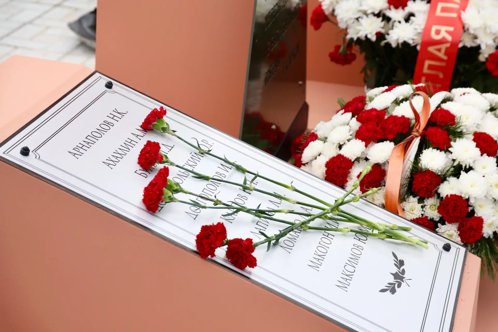 В Сургуте открыли первый обелиск в память о воинах-железнодорожниках.    Памятный объект появился на