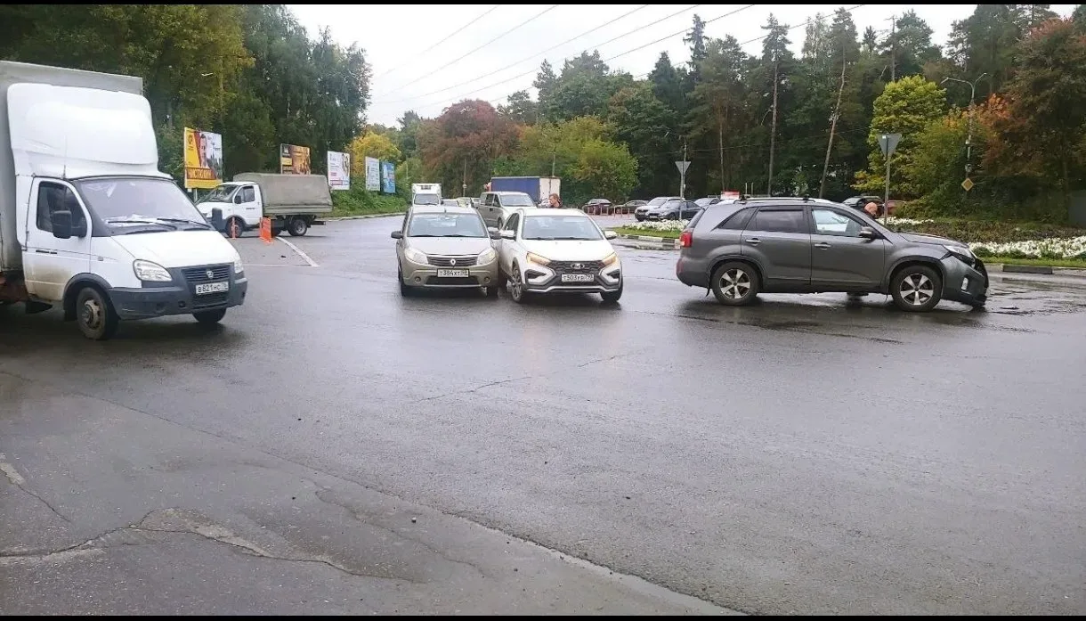 Хотел бы обратиться к свидетелям ДТП бежевого Sandero и белой Весты на кругу в г. Рамен...