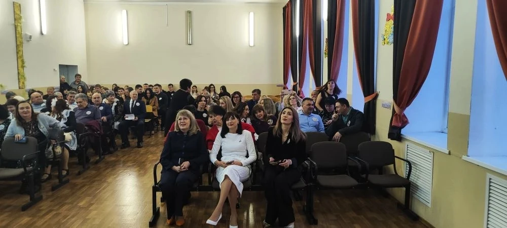 🏫В нашей школе прошел традиционный вечер встречи выпускников под названием "Сквозь киноленту школьны
