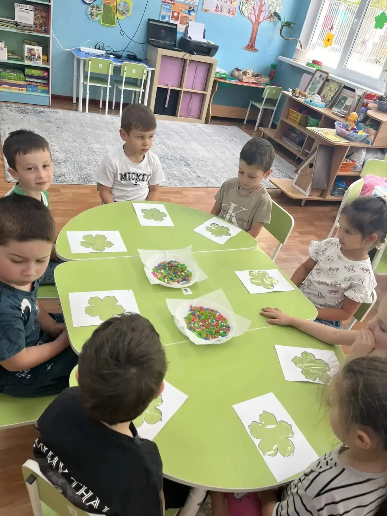 Аппликация-вид декоративно- прикладного творчества.