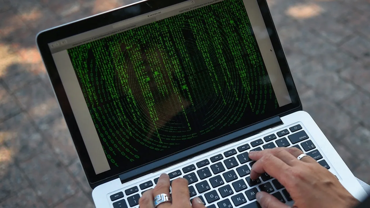 📲В Госдуме поддержали решение СК считать использование нейросетей и VPN отягчающим обстоятельством 