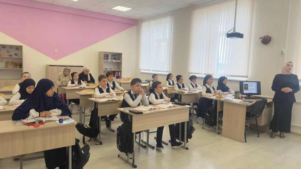 В МБОУ «СОШ №1 с.п. Знаменское им.А.А. Кадырова» был проведён открытый урок по литерату...