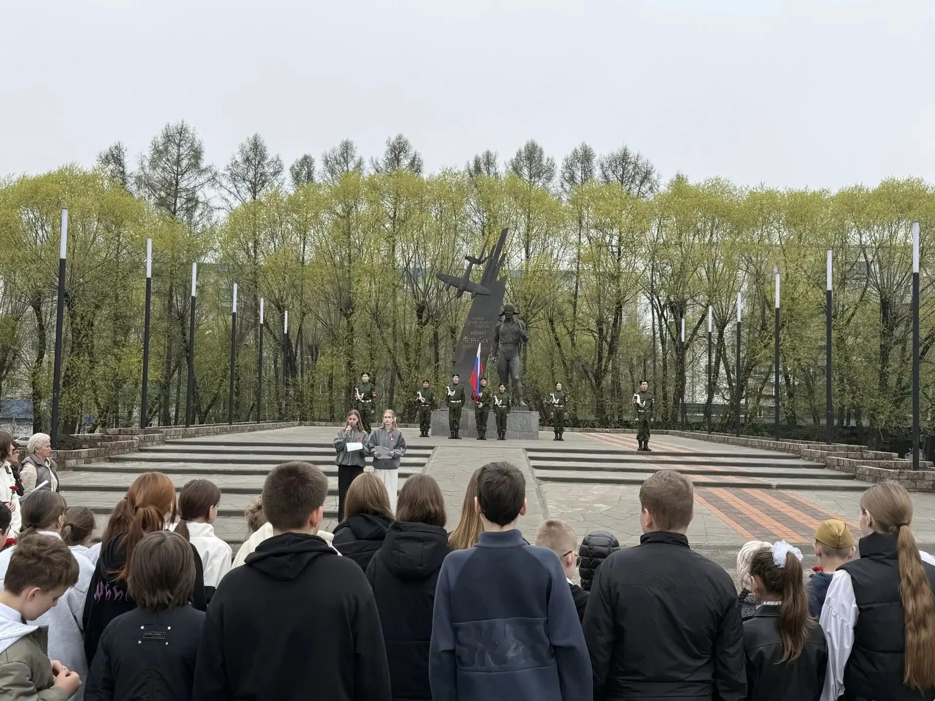 🇷🇺 Сегодня у памятника Герою Советского Союза Ивану Черных, где Вахту Памяти несла рота почётного ка
