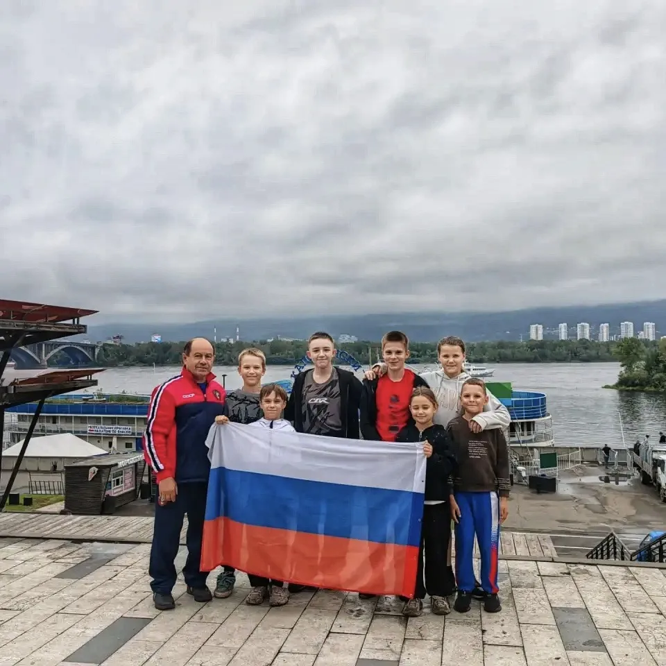 Флаг в руках — сила в сердце! 🇷🇺🏃‍♂