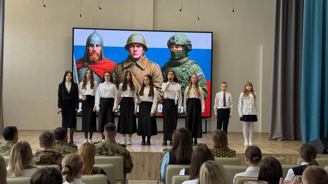 Школа всегда рада гостям, но 25 февраля был особенный день! Он был полностью посвящен Дню защитника 