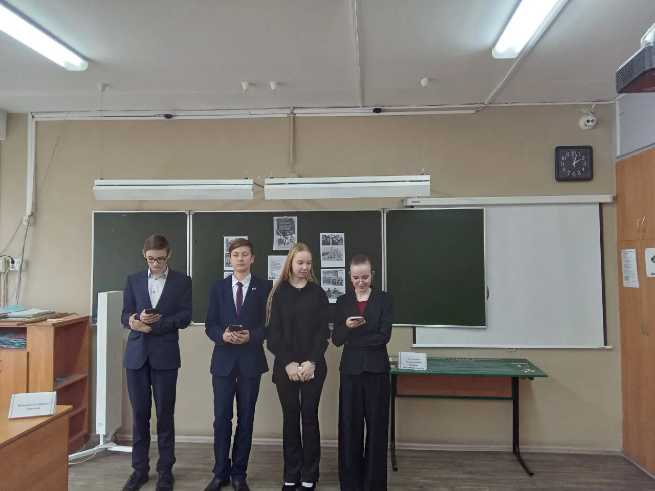 "Память без срока давности"  В 8А и 8В  классах состоялся круглый стол на тему «Память без срока дав