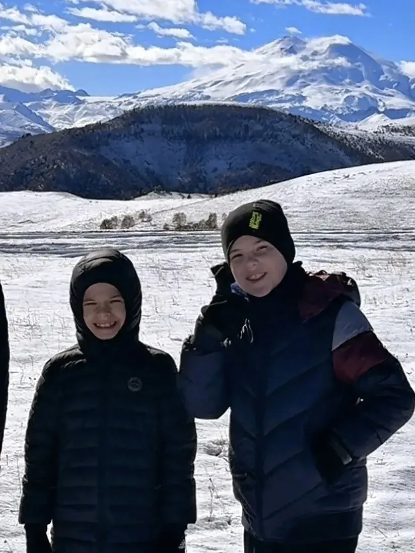 Школьник увидел Эльбрус

🏔️ Ученик нашей школы Добрыня этим летом исполнил свою заветную мечту — ув