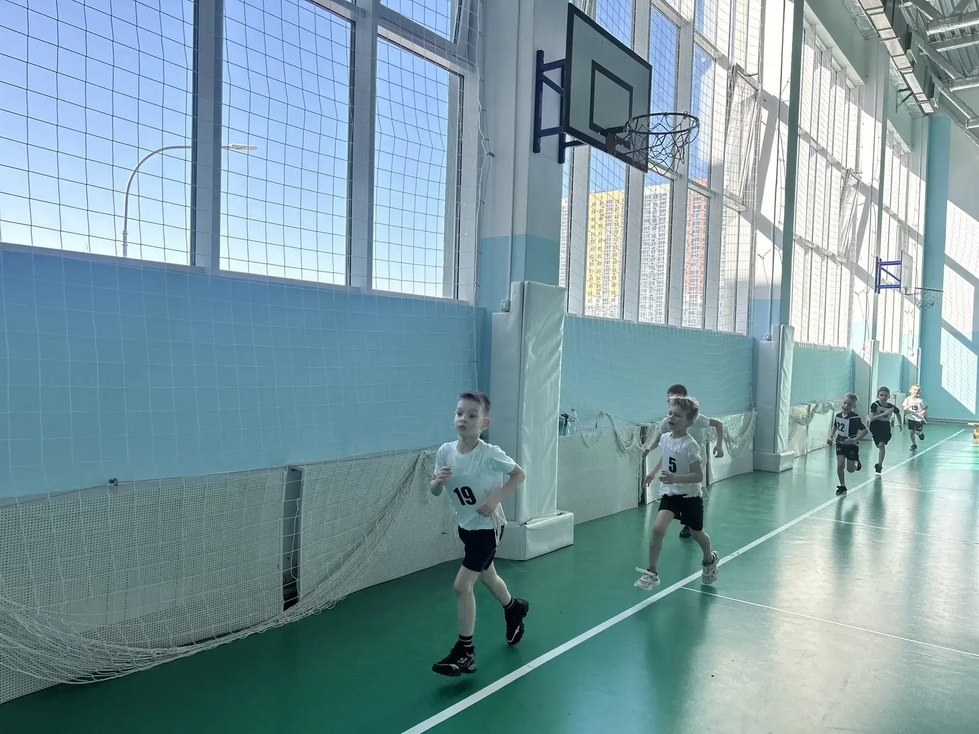 🏅 Спорт начинается с детства!   Наша школа превратилась в настоящий центр чемпионов. К нам в гости п