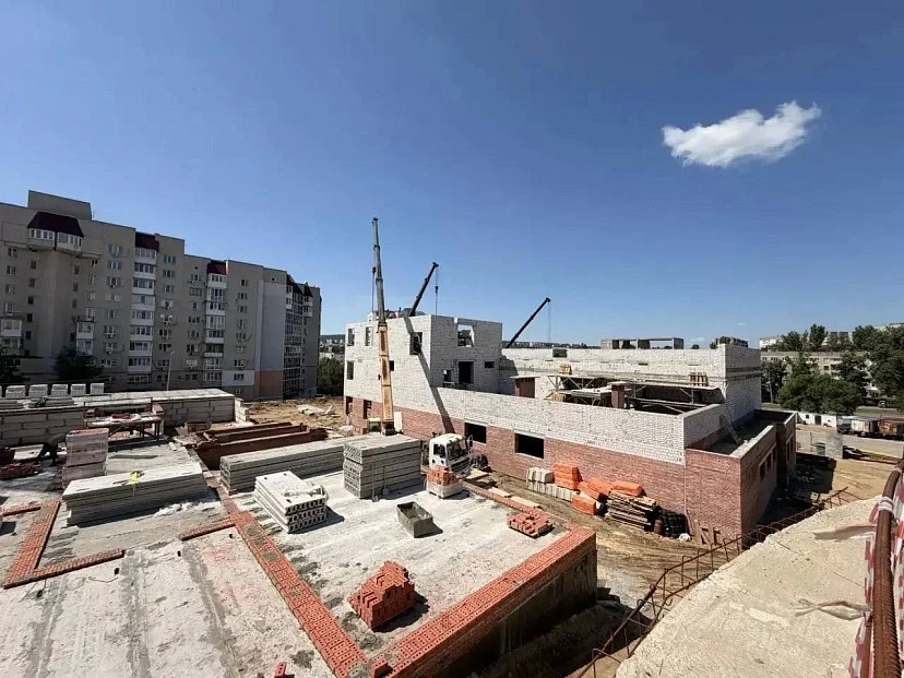 В школе на 1100 мест в Молодёжном начали строить бассейн

Строительство школы в Ленинском районе Сар