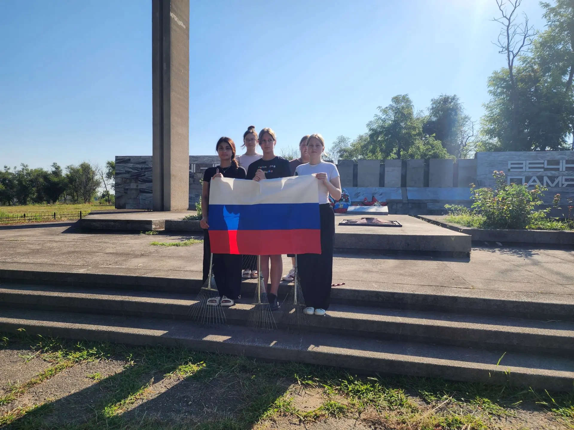 День Государственного флага РФ отмечают ежегодно 22 августа.
