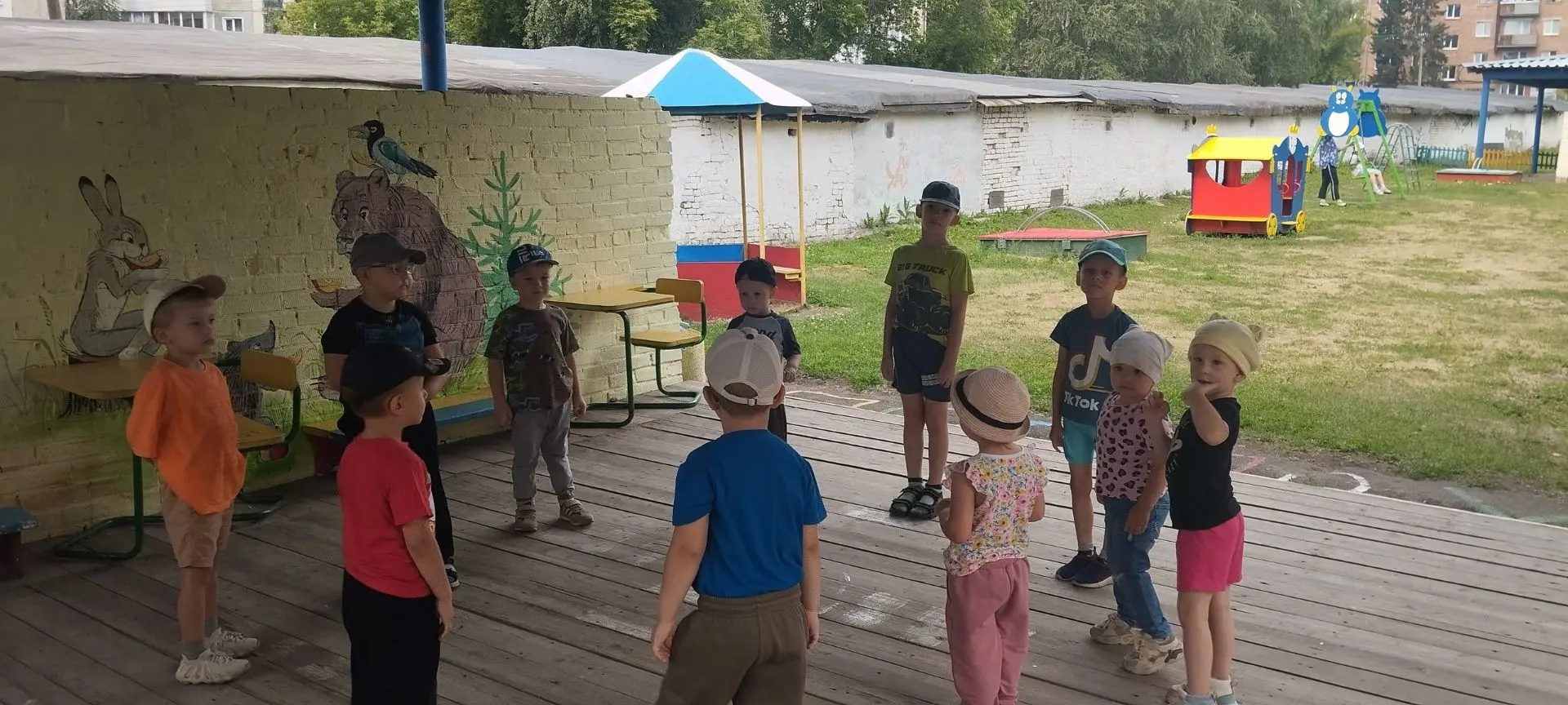 Лето — это удивительная и самая благодатная пора в жизни дошкольника. Солнце, свежий воздух, зелень 