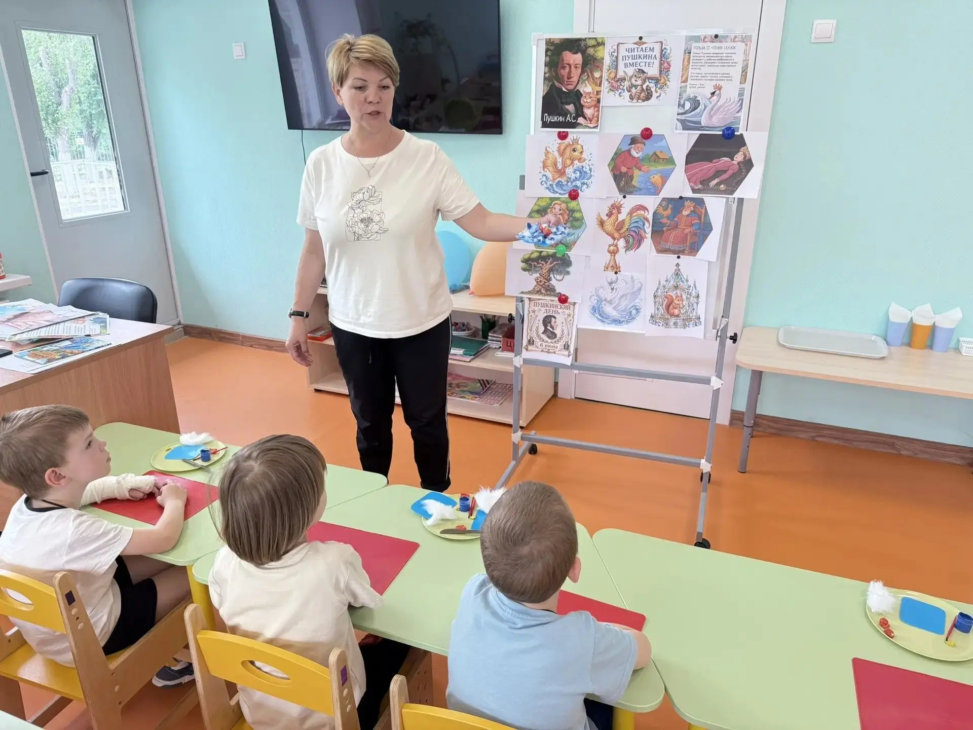📖  Пушкинский день отметили в старшей группе! 📖

В честь праздника мы провели тематическое занятие