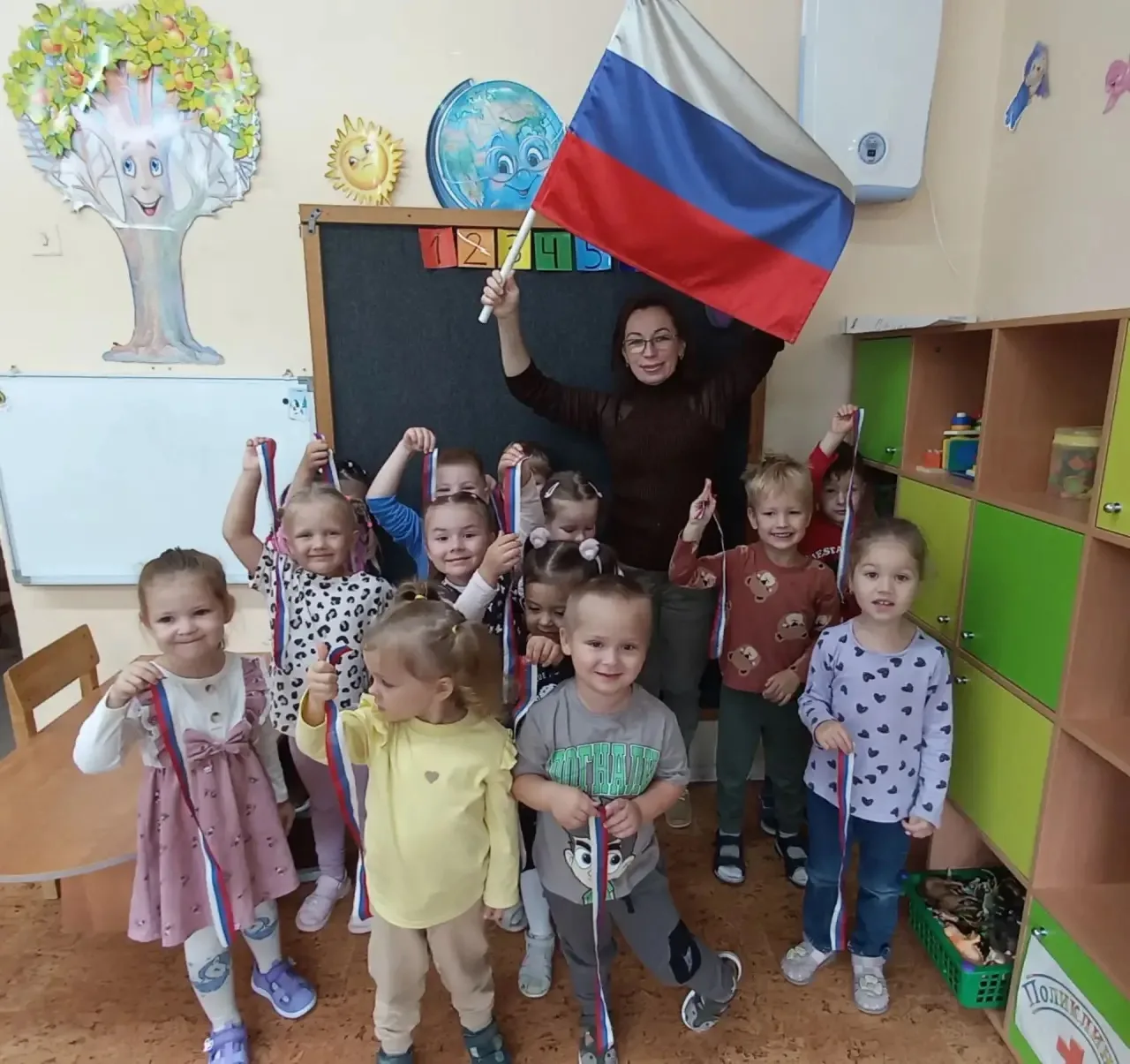 Лето пролетело, и вот мы снова все вместе: ребята повзрослели на целый год, соскучились...