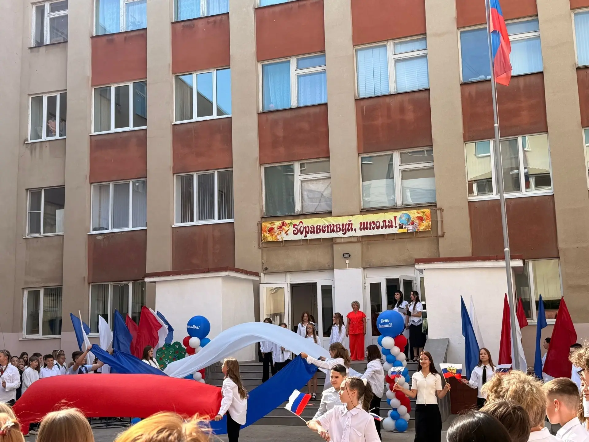 Первый звонок — начало большого пути: как в нашей школе встретили 1 сентября