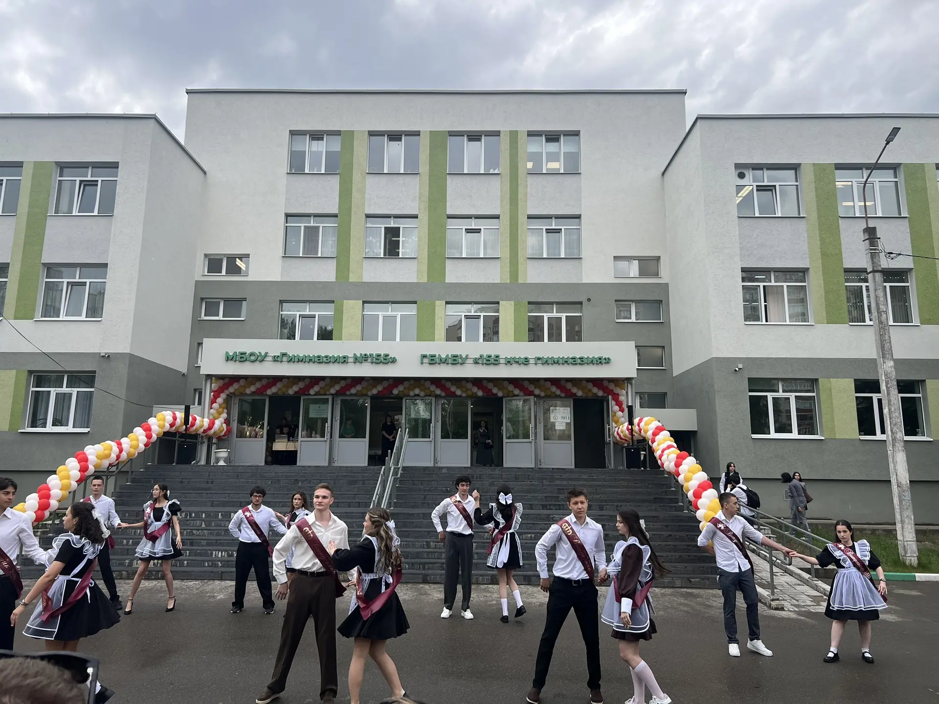 🔔Сегодня у наших одиннадцатиклассников прозвенел последний звонок. Грустно и радостно одновременно. 