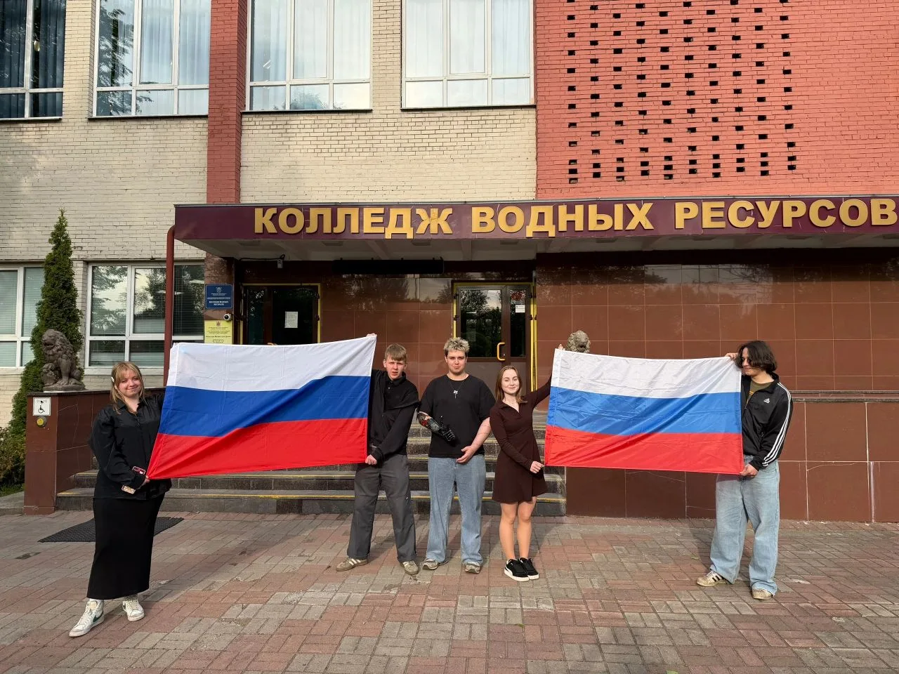 🇷🇺 С Днём России, студенты и преподаватели!

Сегодня мы отмечаем главный государственный праздник 
