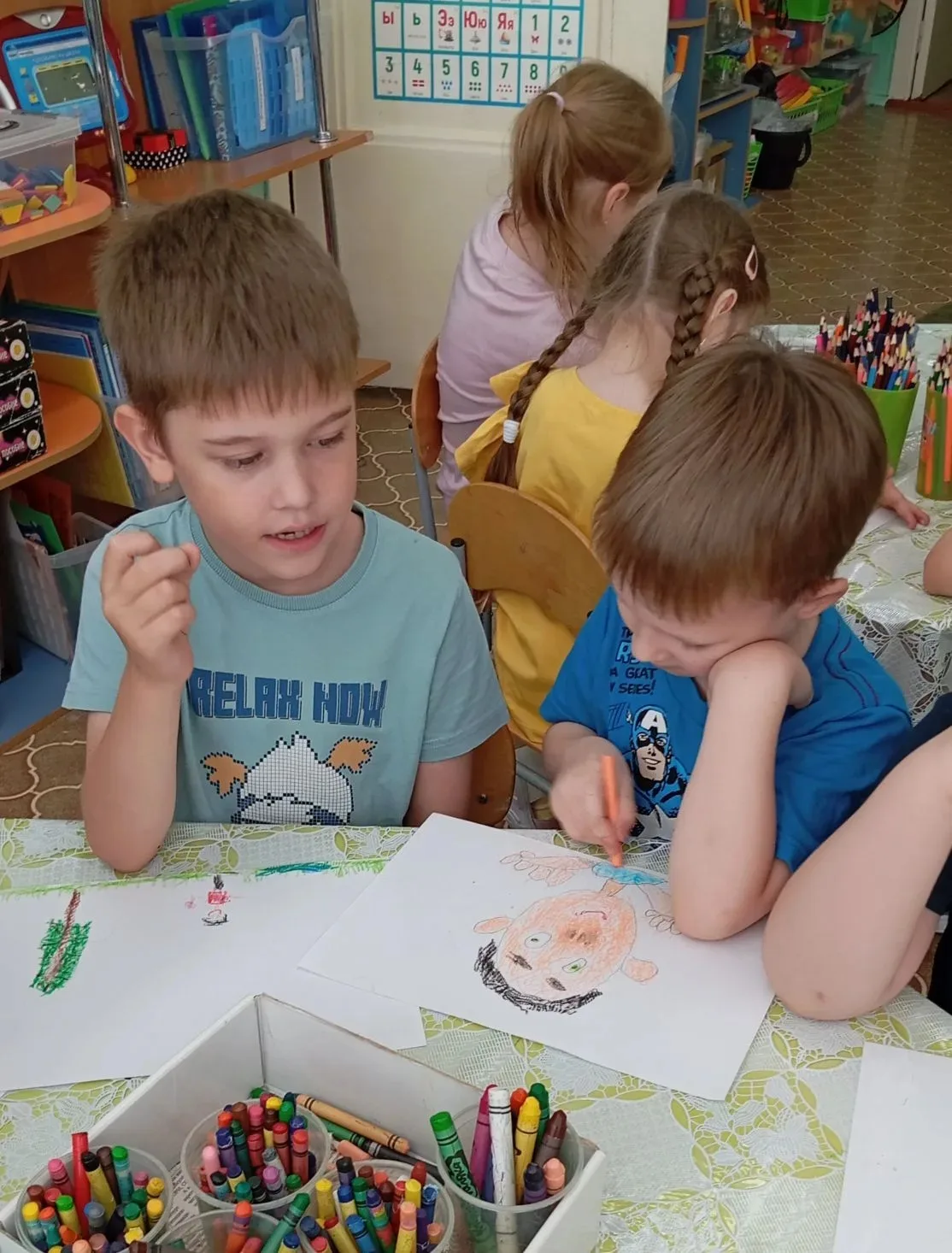 🎉 День отца 🎉

🖼️ Выставка рисунков "Мой папа самый лучший" 🖼️

В своих творениях ребята постара