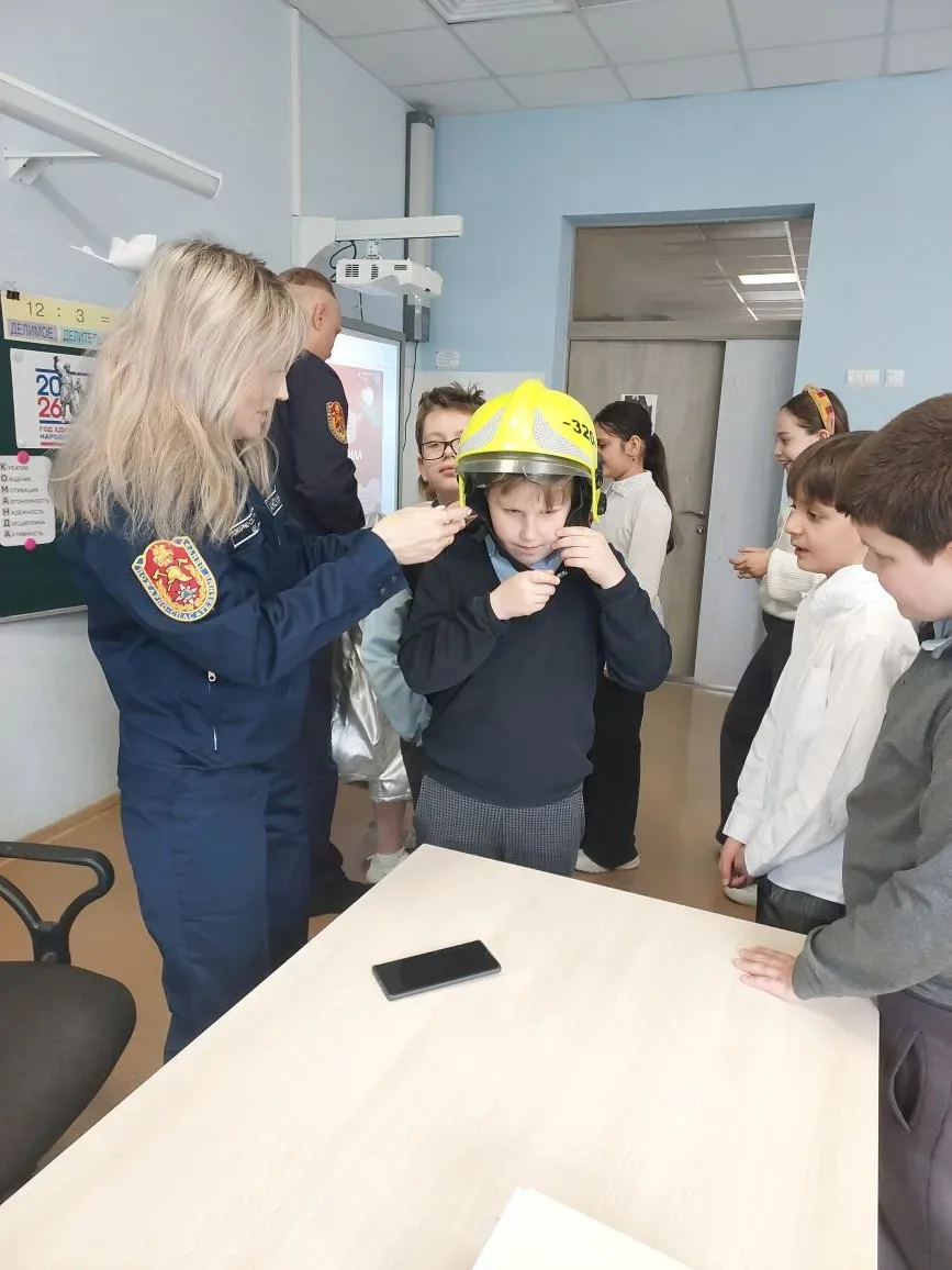 🔥 В преддверии Дня пожарной охраны: встреча с героями в погонах! 🔥 Сегодня в нашей школе прошли особ
