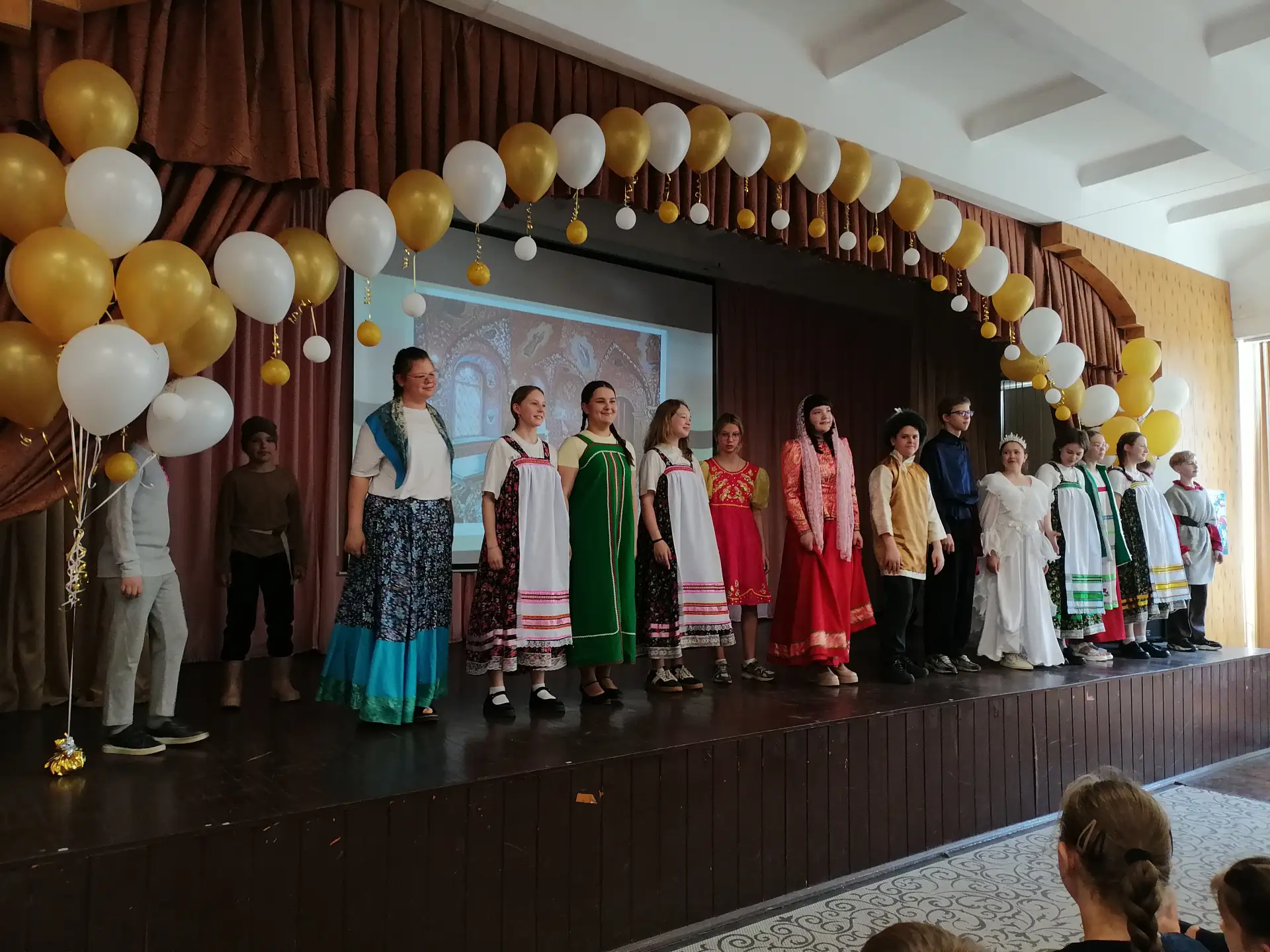 🎭 Праздник сказки перед каникулами! 22 мая для учеников начальных классов наш школьный театр «Возрож