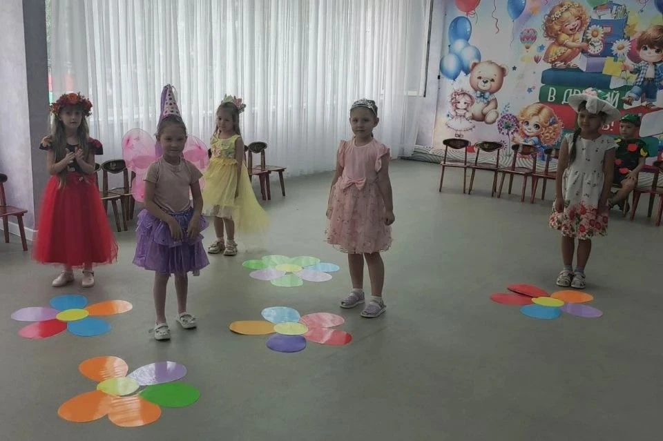 ☀️ В группах "Звездочки", "Сказка" и "Радуга" состоялся самый яркий, солнечный и долгож...