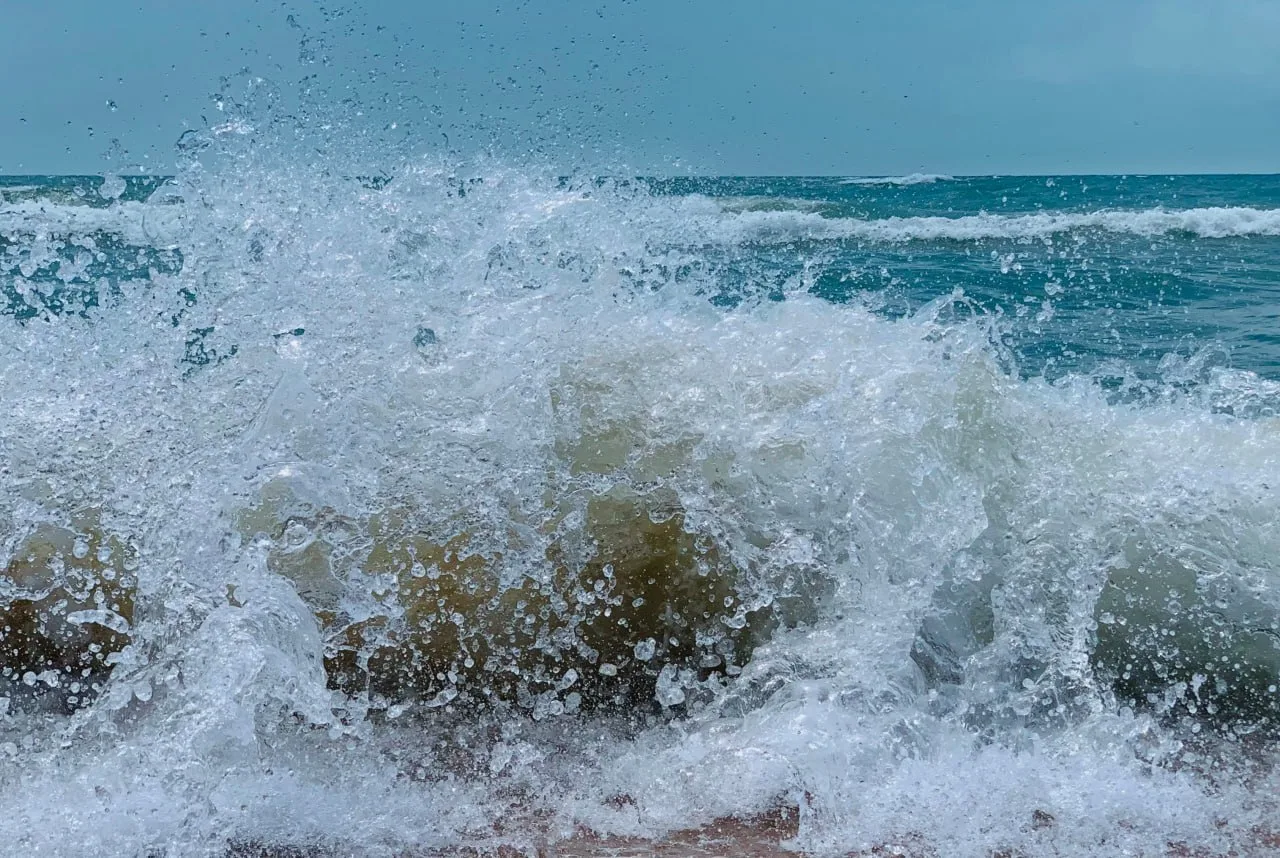⛈ На Кубани ожидаются ливни, грозы, град и смерчи над морем.