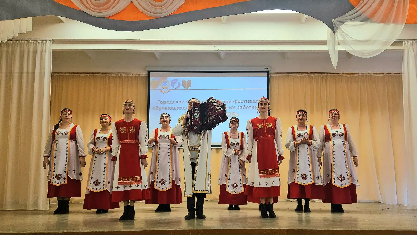 🏆Поздравляем ансамбль "Хелхем" лицея №44 с победой в городском этнографическом фестивале обучающихся
