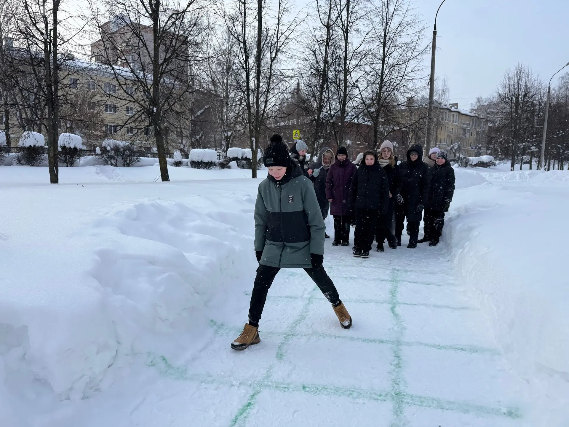 Сегодня наши шестиклассники окунулись в атмосферу настоящих зимних забав! 🎡  🔥 Игра по станциям «Зим