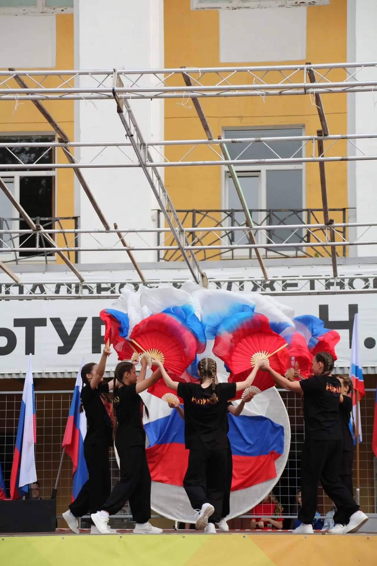 В преддверии одного из важнейших праздников, Дня Государственного флага Российской Феде...