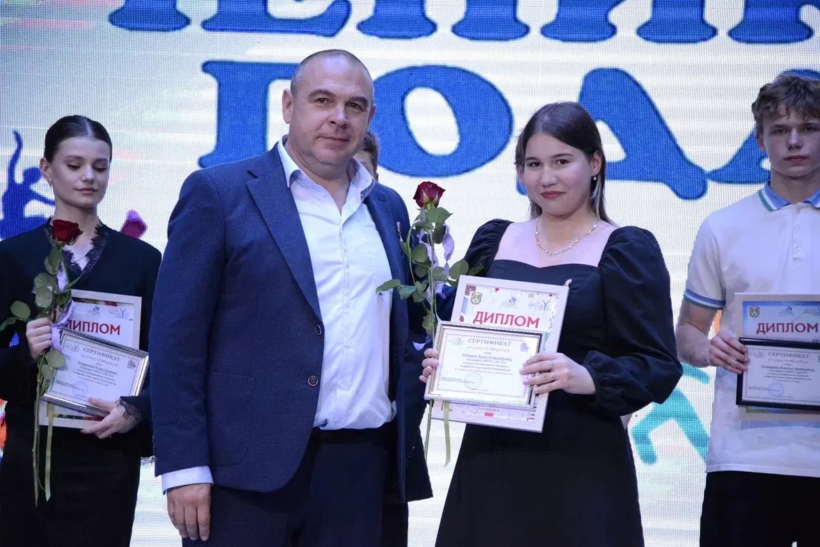 Наши звезды на пьедестале! 🌟  В Невинномысске подвели итоги главного школьного события года — «Учени