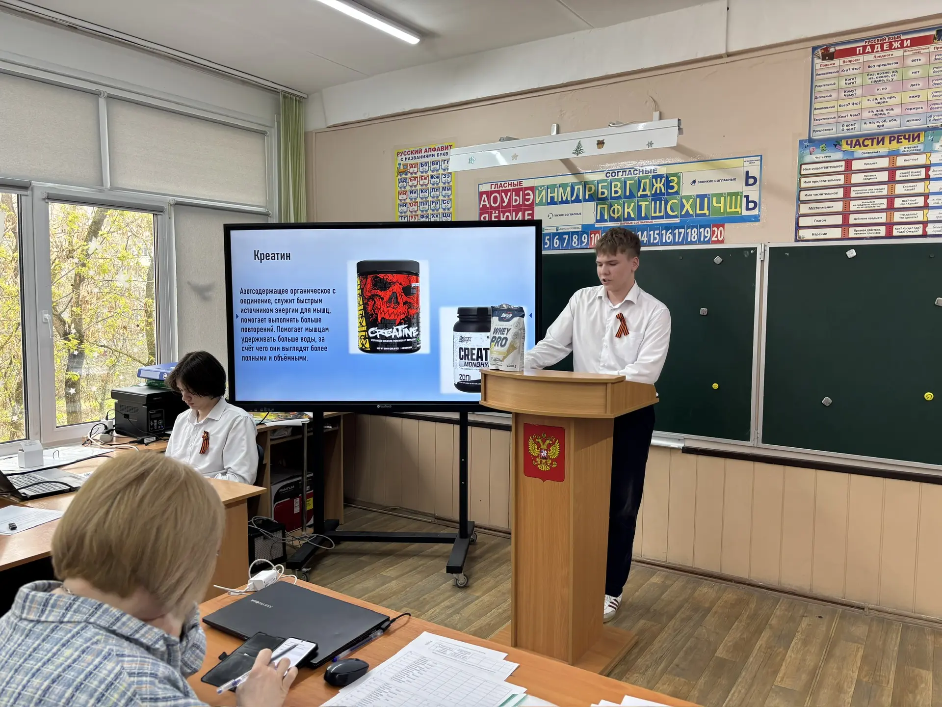 📚✨ Сегодня во 2-м корпусе МОУ СОШ №18 — настоящий праздник знания и таланта! ✨📚  Учащиеся 10-го клас