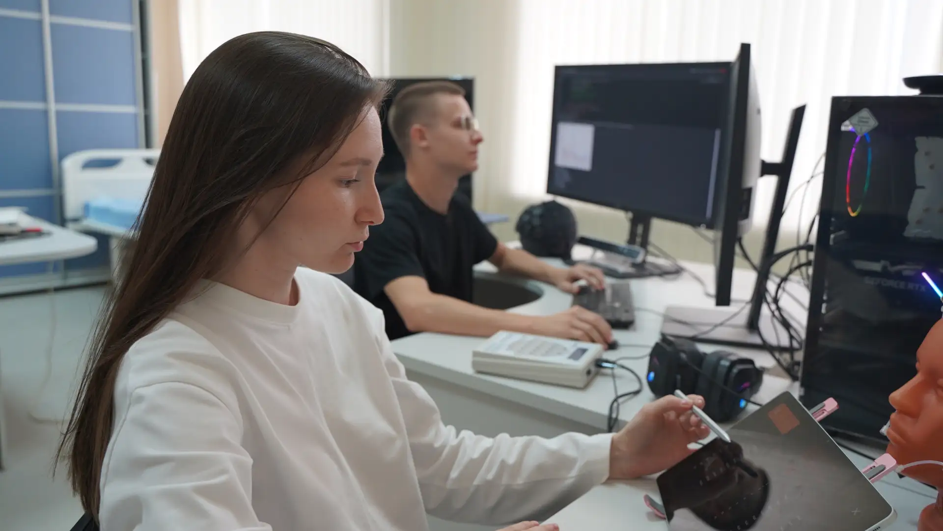 Аспирантка СамГМУ Юлия Комарова разработала проект по улучшению интерфейсов «мозг-компьютер» (ИМК) с