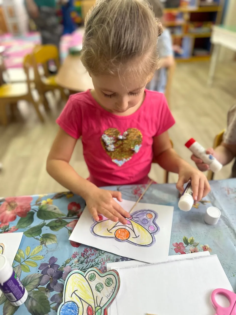 👦👱Ребята средней группы пофантазировали и создали маску «Улыбка клоуна».