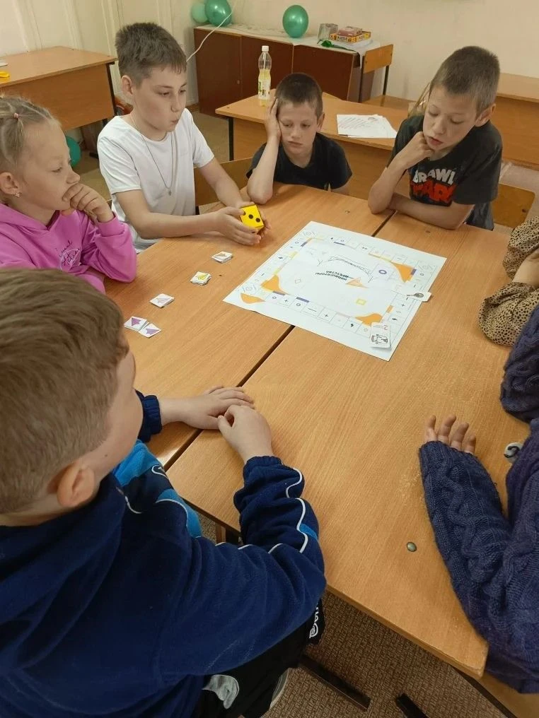 В  международный День защиты детей в пришкольном лагере с дневным пребыванием детей был...