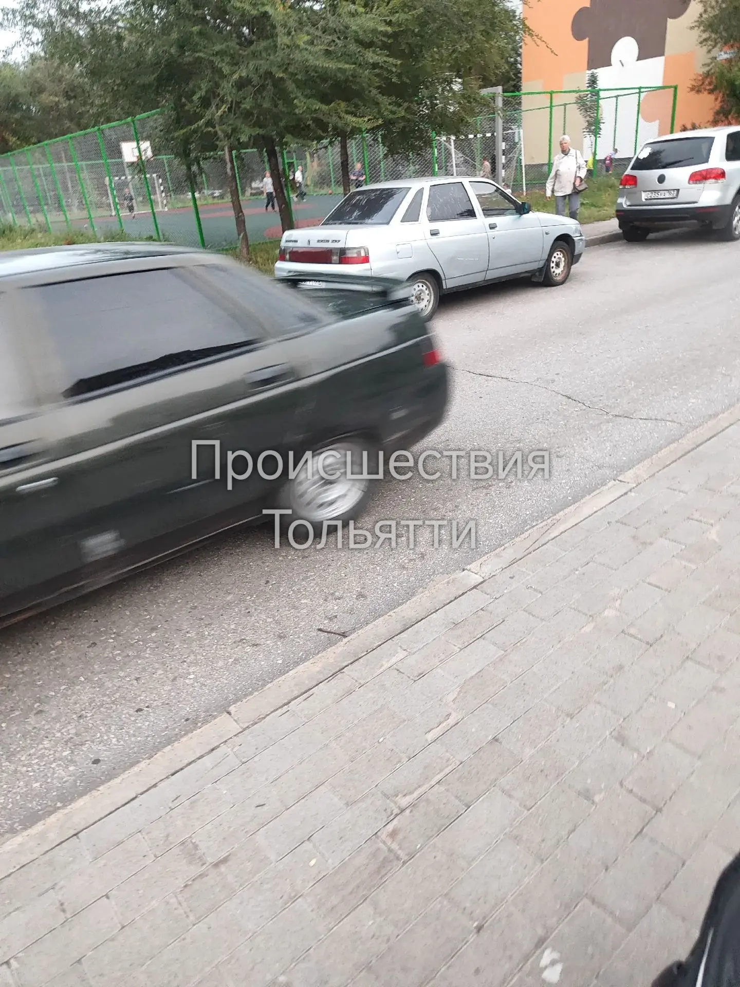 Анонимно, сейчас вокруг бульвара Островского Комсомольский район, гоняют не совершеннол...