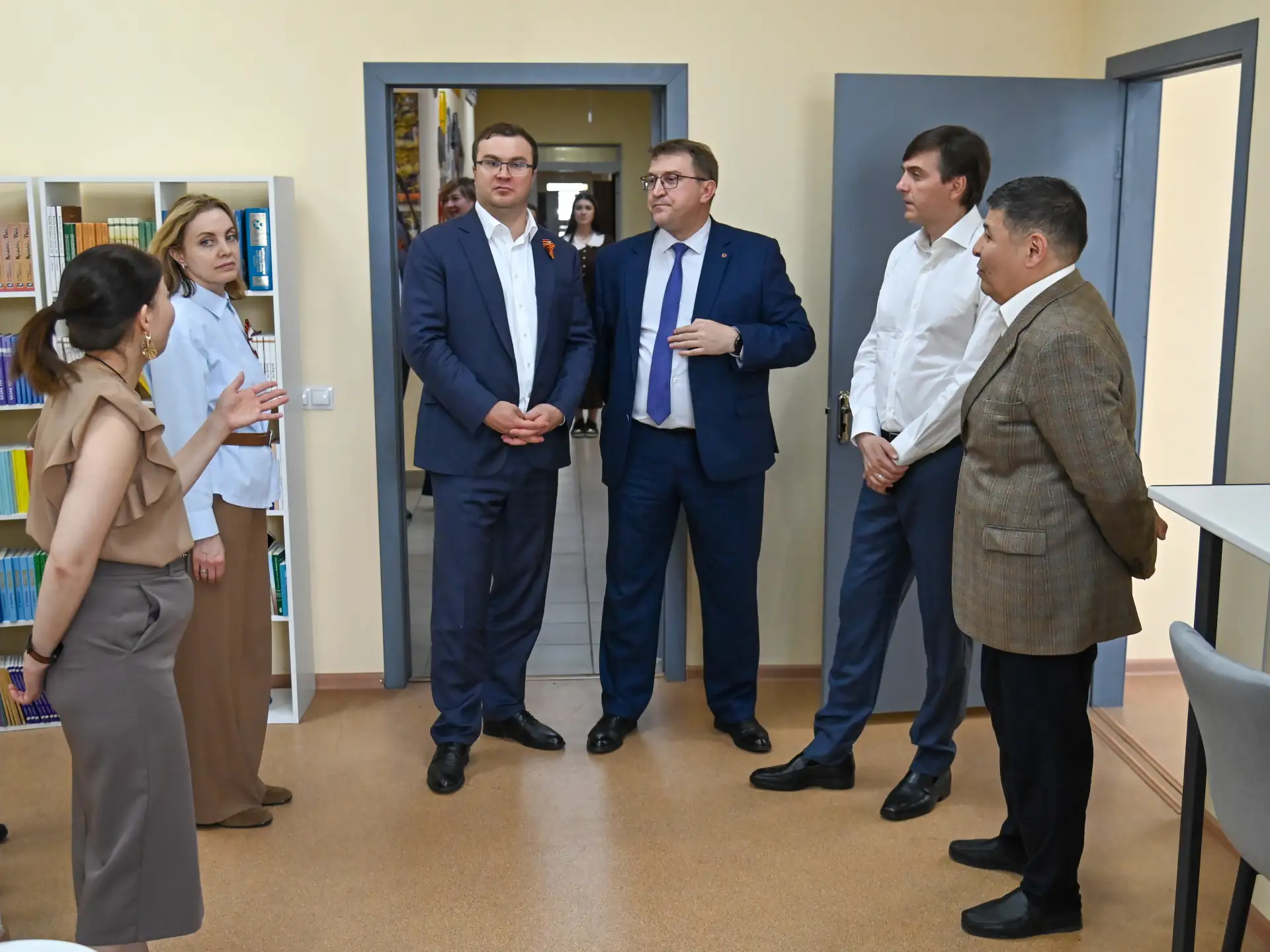 Сергей Кравцов с рабочей поездкой посетил Омскую область   Глава Минпросвещения провел рабочую встре