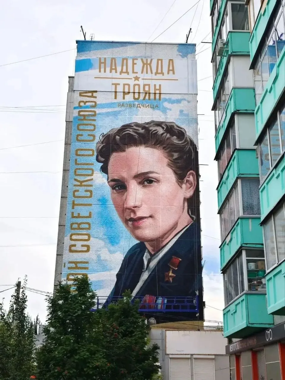 В Красноярске сделали два мурала с Героями Советского Союза