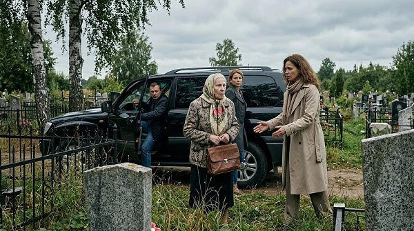 80-летняя бабушка думала, что дети везут ее в дом престарелых, вышла из машины - обомлела.