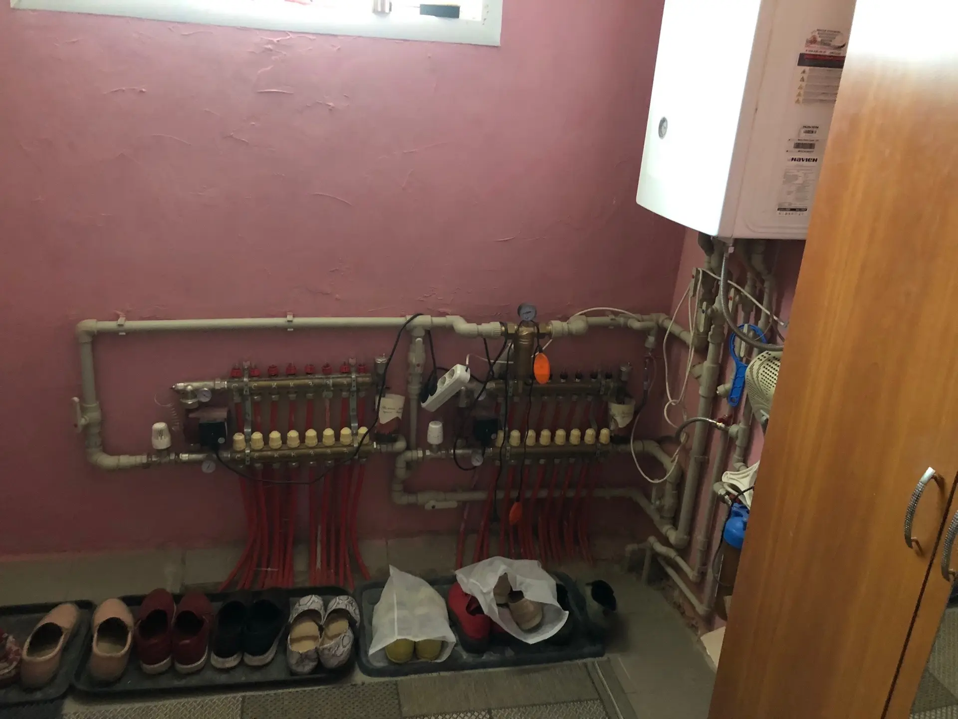 Продам, территориально совхоз.участок 17 сот. Узаконены пристройки.Отопление теплый пол, остается вс