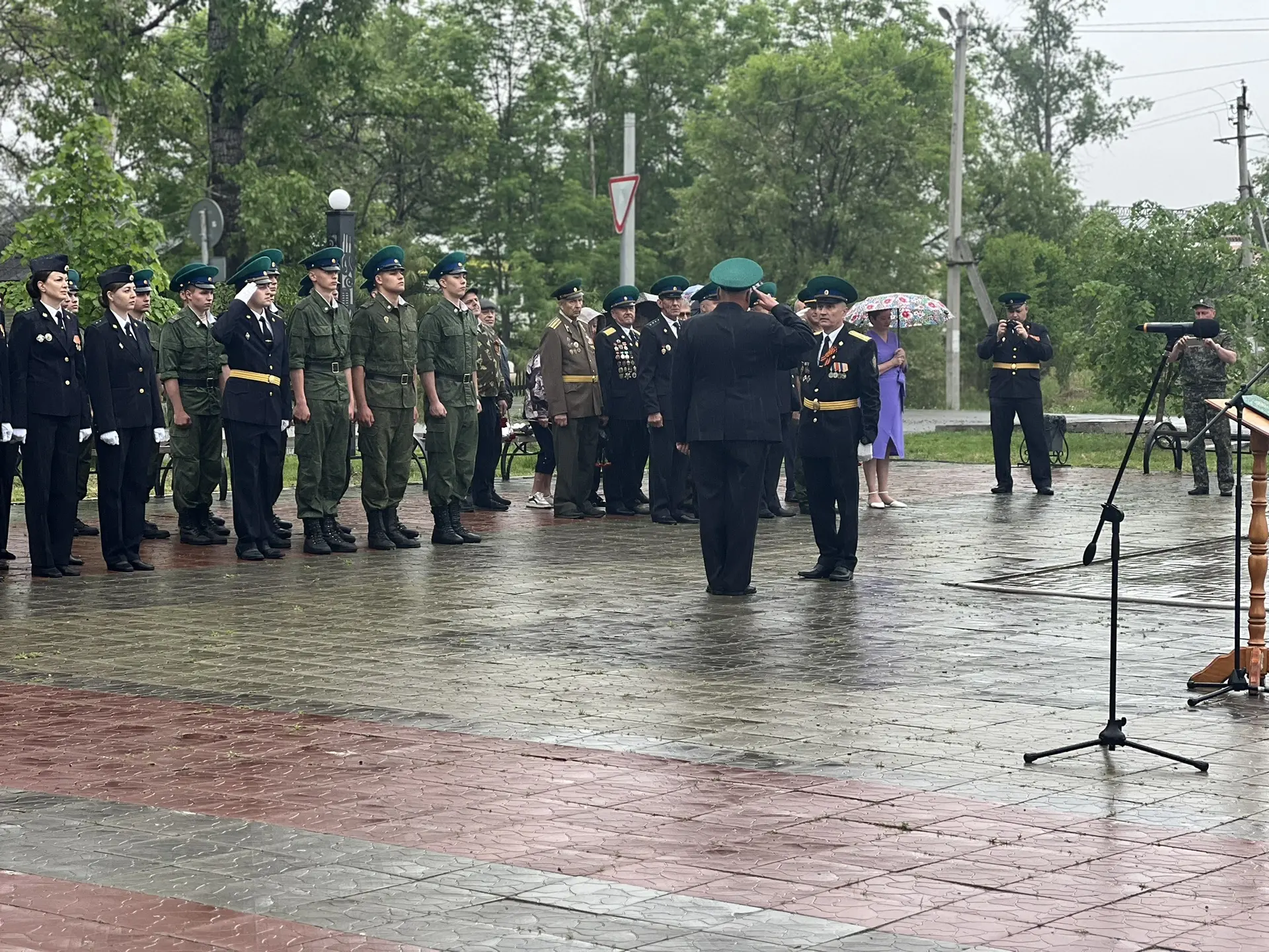 День пограничника: в Бикине почтили память героев и чествовали живых защитников