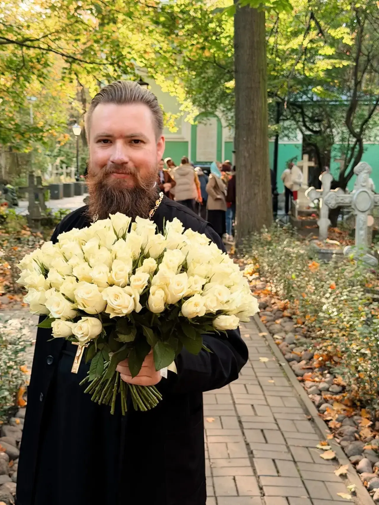 Дорогие, слава Богу, о. Сергий за всех помолился в часовенке у блаж. Ксении. 🙏