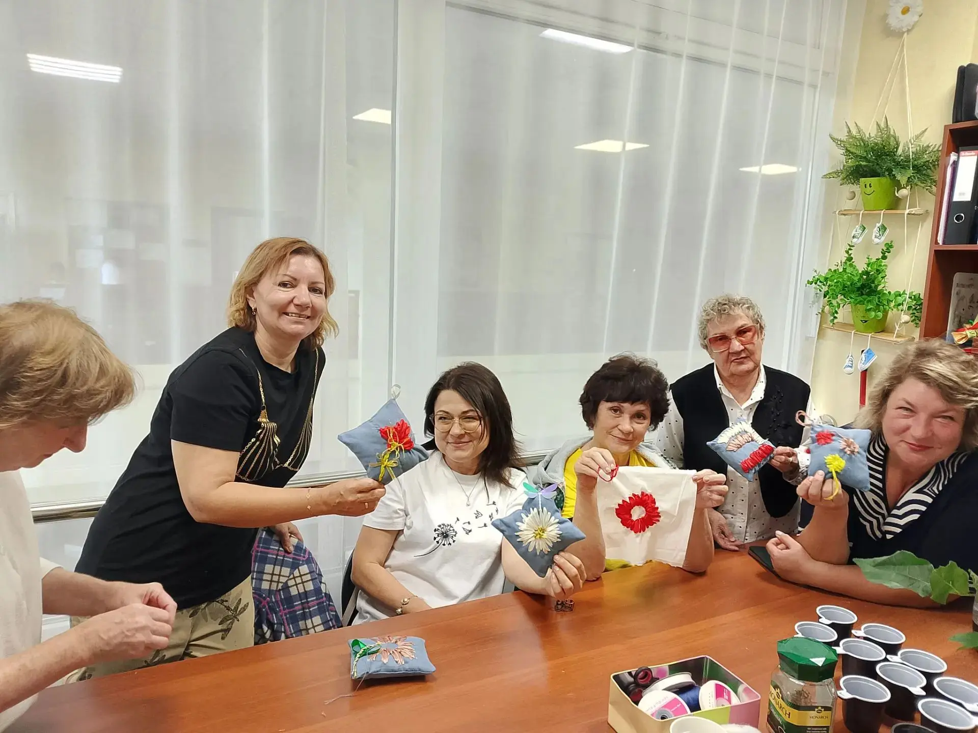 🧵 На очередном занятии студии "Креативити" Дома культуры "Чулковский" наши мастерицы п...
