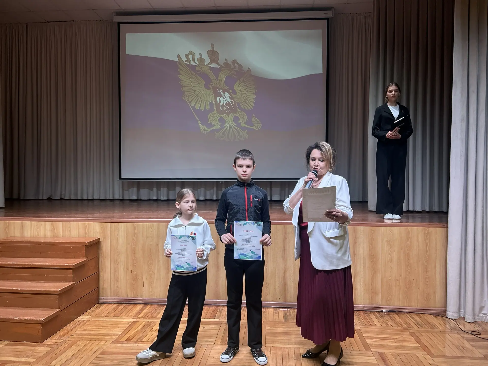 ✅Новая учебная неделя: торжественная линейка в школе!  🇷🇺🙏 ⚡️Линейка началась торжественным построен