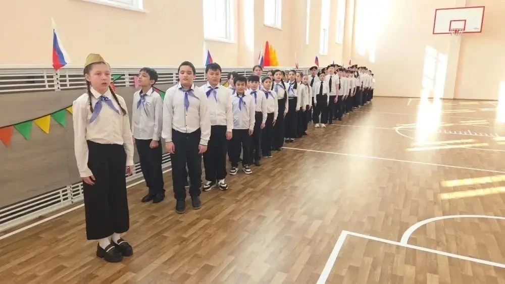 «Смотр строя и песни». 20 марта по сложившейся традиции в 3 корпусе нашей школы прошёл очередной кон