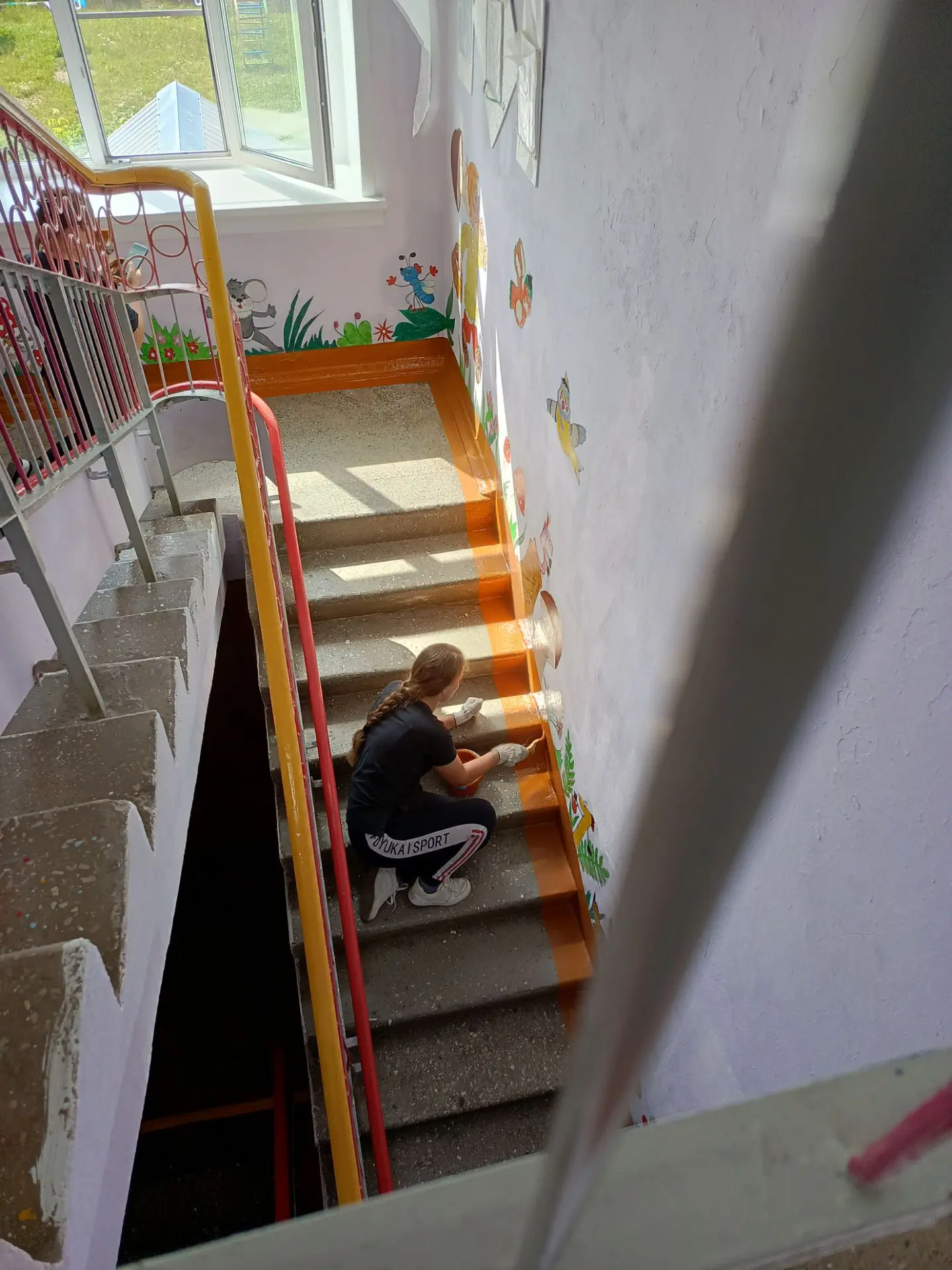 В МКДОУ детский сад "Буратино", силами сотрудников, произведена покраска игрового оборудования, туал