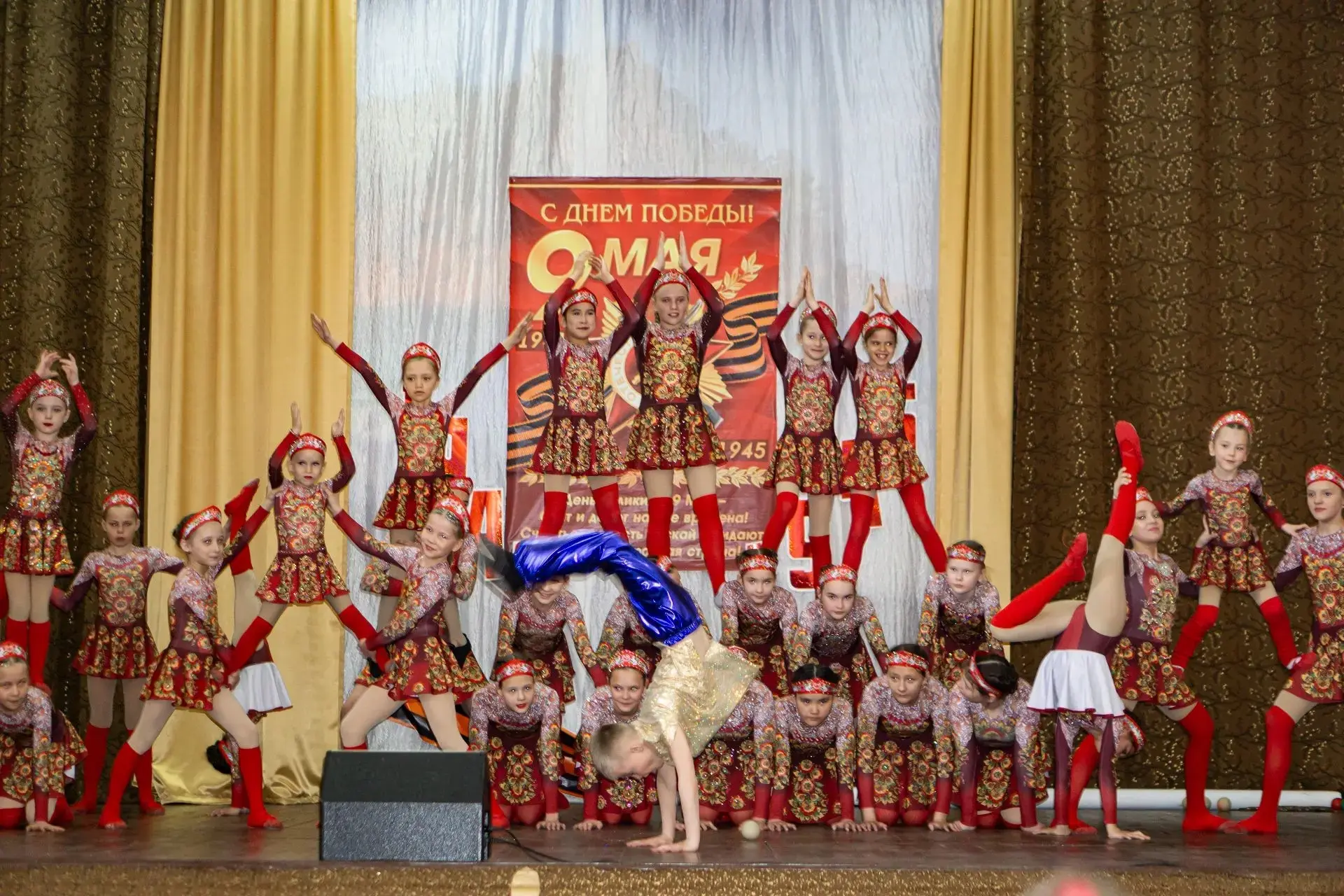 🎪✨ В преддверии летних каникул образцовая цирковая студия «Мы из криЦа» подарила школьникам настоящи