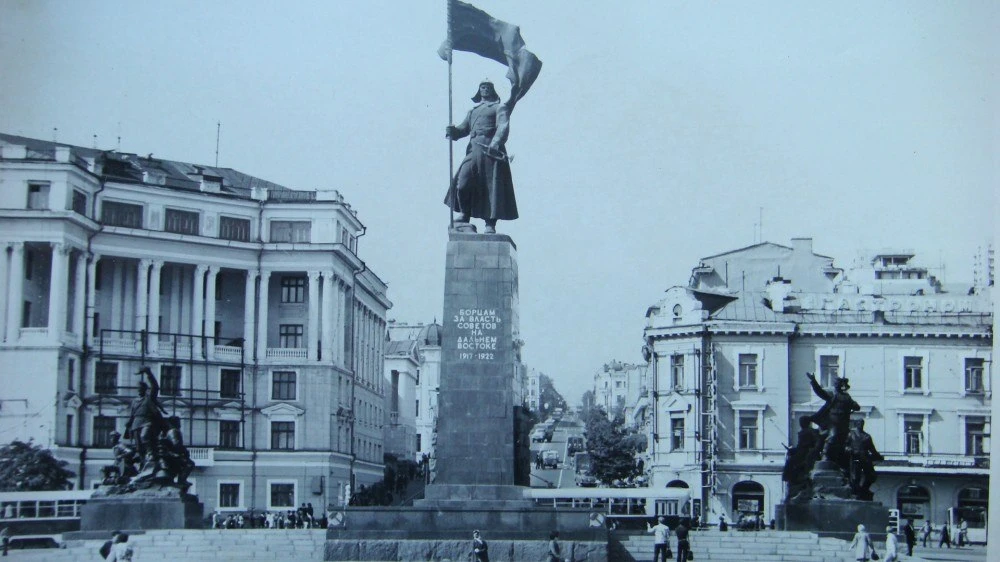 Памятник Борцам за власть Советов на Дальнем Востоке