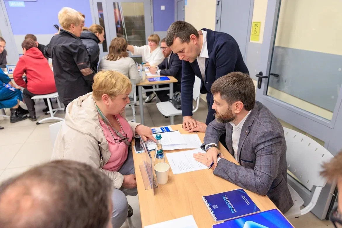 Очередную выездную администрацию провели в Малой Дубне.  🤝Традиционно начали с отчета по округу, под