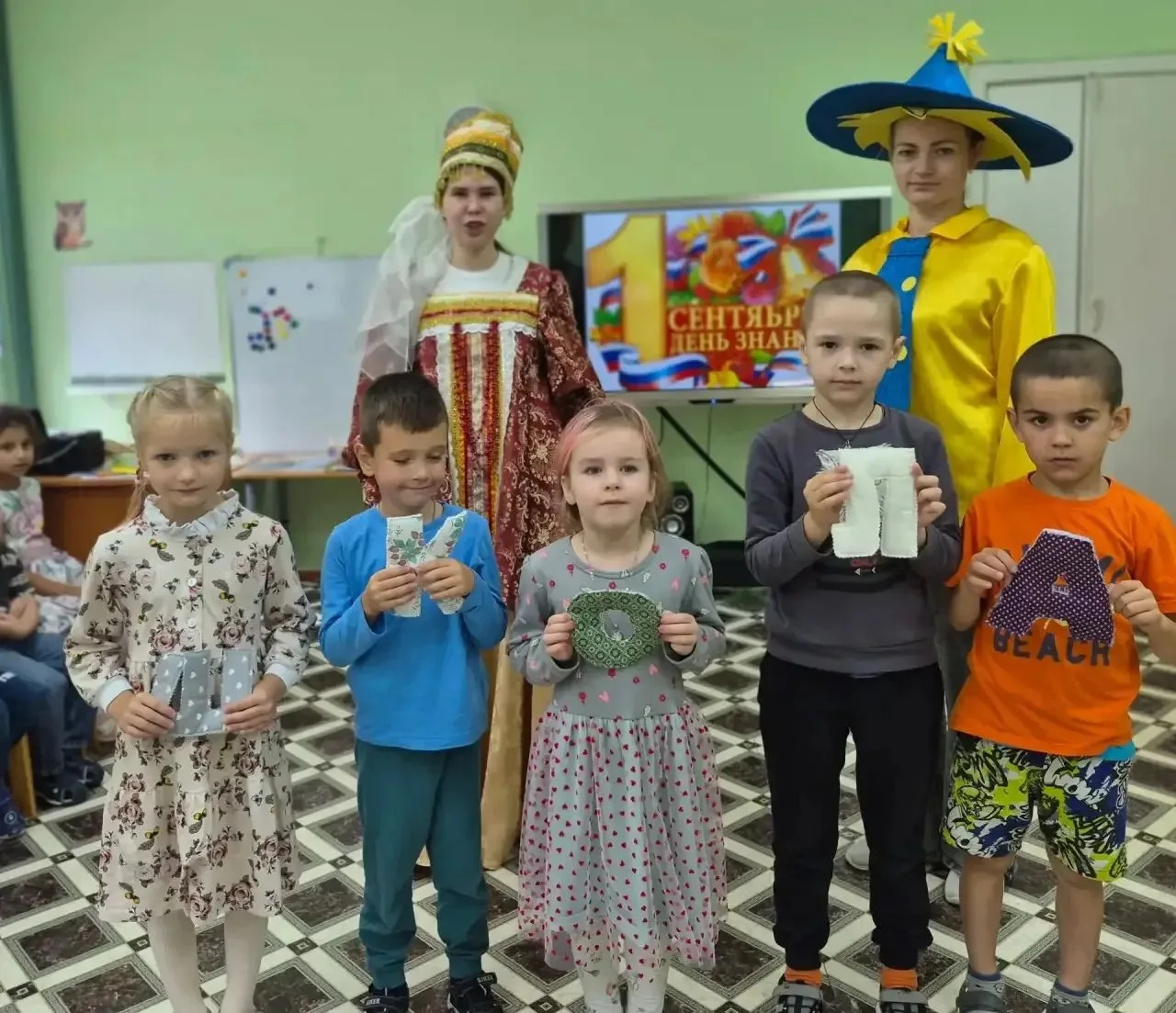 🎉 «Путешествие с Незнайкой в Королевство Знаний»: как мы встретили День знаний! 🎉